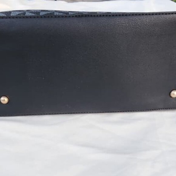 Geometric Tote Handbag Set w/ Wallet Vegan Leather Black Gray 2-in-1 - Picture 4 of 9